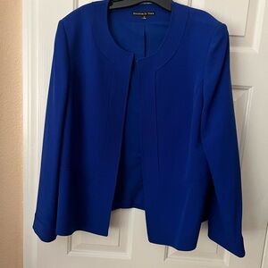 Woman’s 2 piece suit mid length.. dressy.. for business or party/formal.